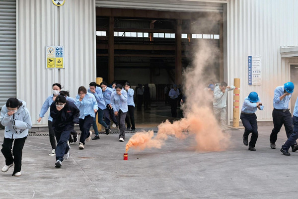 實戰(zhàn)練兵!公司組織員工開展消防實操演練